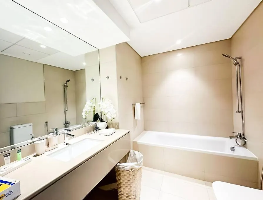 Vibrant 2Br Lake View Withpool&Gym Access 430B1 Abu Dhabi Appartement